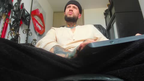 Snapshot of master_steven_01 chatting on December 29, 2024, 8:37 pm steven online show from December 29, 2024, 8:37 pm
