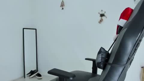 Snapshot of masteralda09 chatting on December 18, 2025, 1:17 pm Alpha junior online show from December 18, 2025, 1:17 pm