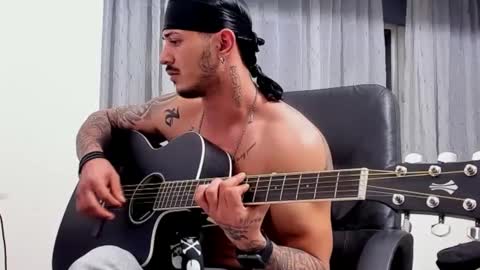 Snapshot of masterchris12 chatting on December 27, 2024, 3:42 am masterchris12 online show from December 27, 2024, 3:42 am