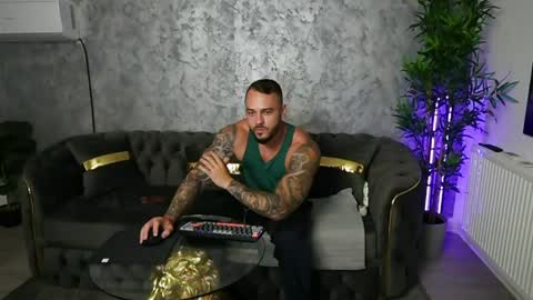 Snapshot of masterkingmuscle chatting on May 18, 2026, 7:52 pm masterkingmuscle online show from May 18, 2026, 7:52 pm