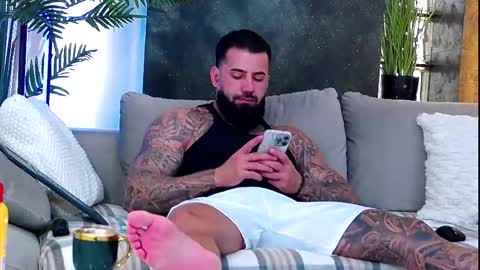 masterkingofmuscle online show from October 22, 2025, 10:26 am