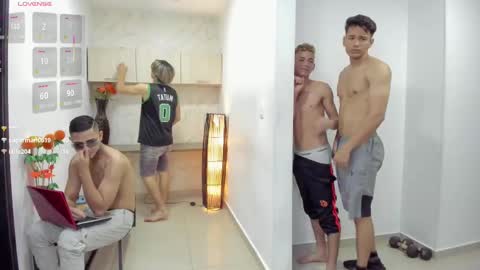 Team Cris Darwin- Fernando- Stiven- David online show from February 15, 2025, 2:33 pm