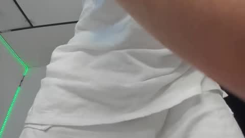 mateo_escobar online show from December 3, 2025, 10:52 pm