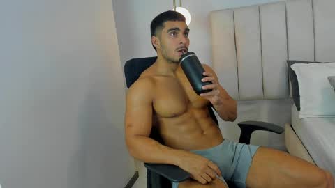 Snapshot of mateozar chatting on April 22, 2026, 10:55 pm Mateo Zar online show from April 22, 2026, 10:55 pm