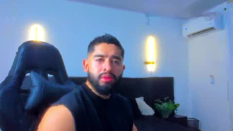 Snapshot of mathew_flintt chatting on April 19, 2026, 9:39 pm Mathew Flintt online show from April 19, 2026, 9:39 pm