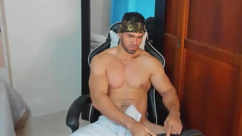 Snapshot of mathews_smith chatting on October 8, 2025, 11:52 am mathews_smith online show from October 8, 2025, 11:52 am