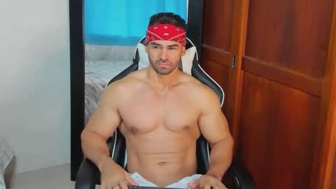 Snapshot of mathews_smith chatting on November 10, 2025, 11:42 am mathews_smith online show from November 10, 2025, 11:42 am