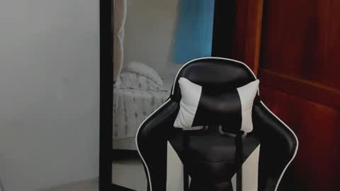 mathews_smith online show from April 13, 2026, 11:37 am