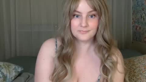 Snapshot of mathilde_solveig chatting on December 30, 2024, 3:35 pm mathilde_solveig online show from December 30, 2024, 3:35 pm