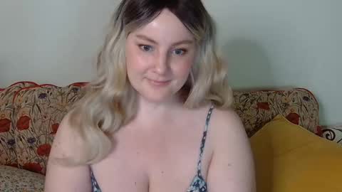 Snapshot of mathilde_solveig chatting on January 25, 2025, 8:42 pm mathilde_solveig online show from January 25, 2025, 8:42 pm