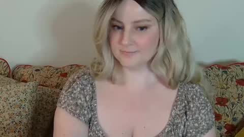 Snapshot of mathilde_solveig chatting on February 8, 2025, 7:49 pm mathilde_solveig online show from February 8, 2025, 7:49 pm