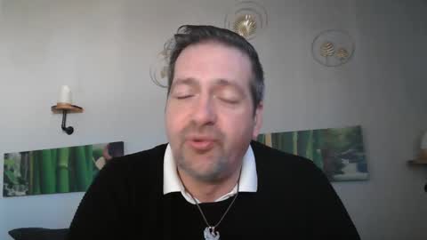 Snapshot of matrike1 chatting on December 26, 2024, 11:10 am matrike1 online show from December 26, 2024, 11:10 am