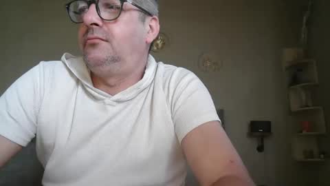 Snapshot of matrike1 chatting on April 18, 2026, 2:54 pm matrike1 online show from April 18, 2026, 2:54 pm
