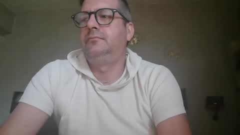 Snapshot of matrike1 chatting on April 19, 2026, 10:25 am matrike1 online show from April 19, 2026, 10:25 am