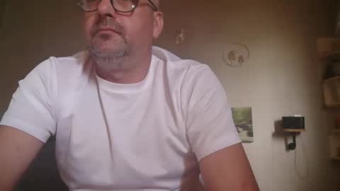 Snapshot of matrike1 chatting on May 3, 2026, 9:15 am matrike1 online show from May 3, 2026, 9:15 am