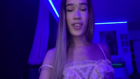 MOLLY MILLS online show from June 3, 2026, 1:52 am