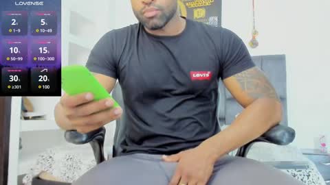 Snapshot of matt_rodriguez92 chatting on March 11, 2025, 5:35 pm matt rodriguez92 online show from March 11, 2025, 5:35 pm