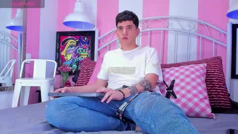 Snapshot of matteo12_ chatting on October 8, 2025, 10:07 pm ---Matteo--- online show from October 8, 2025, 10:07 pm