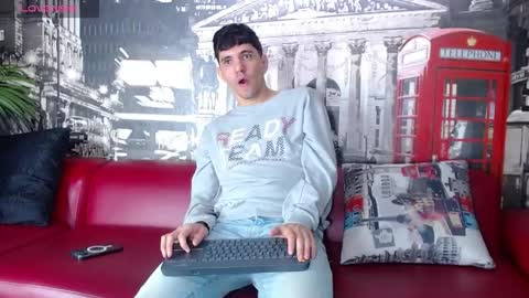 Snapshot of matteo12_ chatting on October 11, 2025, 4:44 am ---Matteo--- online show from October 11, 2025, 4:44 am