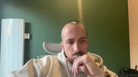 M online show from November 30, 2025, 2:54 pm