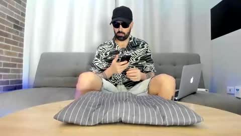 Snapshot of mattxfeet chatting on December 13, 2024, 2:10 am Matt online show from December 13, 2024, 2:10 am