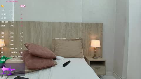 katerin online show from February 17, 2025, 2:26 pm