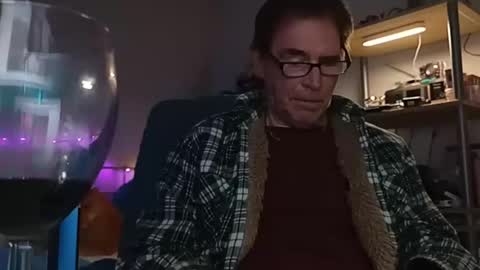 Snapshot of maturewisdom61 chatting on December 18, 2025, 2:06 am maturewisdom61 online show from December 18, 2025, 2:06 am