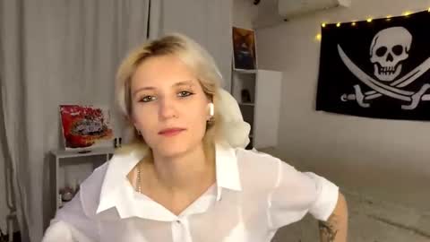 Mia online show from September 9, 2025, 5:23 pm