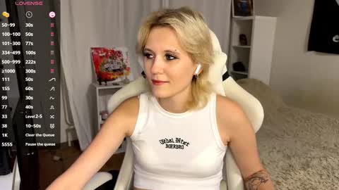 Mia online show from September 15, 2025, 4:18 pm