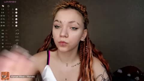 Snapshot of maudhendry chatting on January 14, 2026, 8:20 am Mia online show from January 14, 2026, 8:20 am