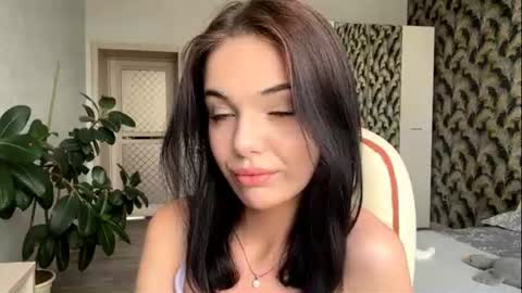 Lina online show from June 18, 2026, 4:13 am