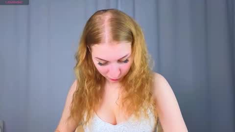 maureencoombs online show from September 24, 2025, 4:05 am