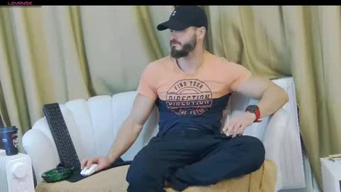 mauro_real_man online show from November 3, 2025, 5:58 pm