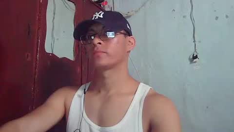 Snapshot of maurodirty chatting on December 4, 2025, 8:50 pm Mauro online show from December 4, 2025, 8:50 pm