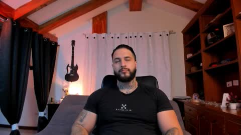 Snapshot of max_dic1 chatting on October 8, 2025, 11:46 pm max D. online show from October 8, 2025, 11:46 pm