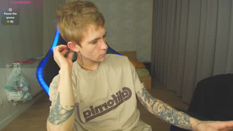 Snapshot of max_gen chatting on December 20, 2024, 9:50 pm Max Gen with tats 24years  And Ethan without tats 20 years online show from December 20, 2024, 9:50 pm