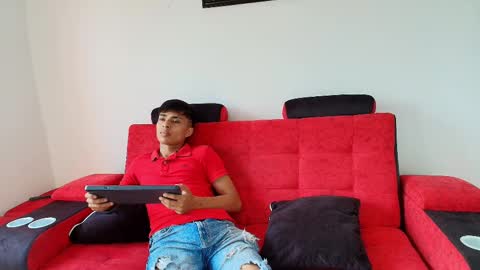 Snapshot of max_latin_ chatting on January 14, 2025, 1:06 pm max_latin_ online show from January 14, 2025, 1:06 pm