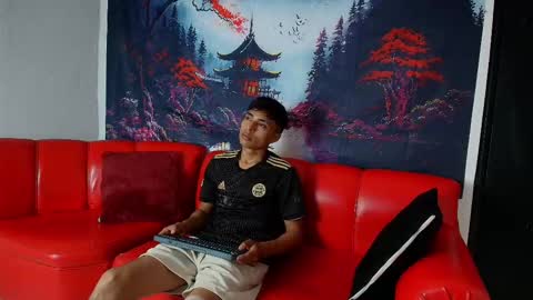 Snapshot of max_latin_ chatting on January 21, 2025, 11:35 am max_latin_ online show from January 21, 2025, 11:35 am