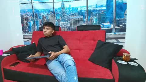 Snapshot of max_latin_ chatting on January 23, 2025, 11:15 am max_latin_ online show from January 23, 2025, 11:15 am