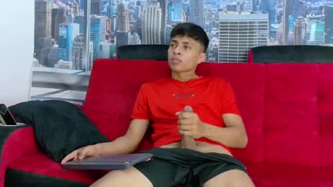 Snapshot of max_latin_ chatting on February 5, 2025, 9:15 am max_latin_ online show from February 5, 2025, 9:15 am