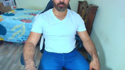 Snapshot of max_love25 chatting on February 4, 2026, 12:38 am max_love25 online show from February 4, 2026, 12:38 am