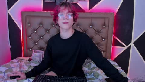 Snapshot of max_lover1 chatting on December 14, 2024, 3:58 pm Max lover1 online show from December 14, 2024, 3:58 pm