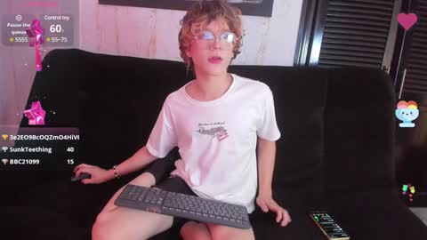 Snapshot of max_lover1 chatting on February 3, 2025, 4:52 pm Max lover1 online show from February 3, 2025, 4:52 pm