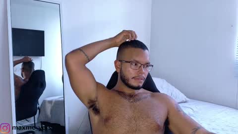 Snapshot of max_meyer chatting on October 1, 2025, 9:54 pm max_meyer online show from October 1, 2025, 9:54 pm