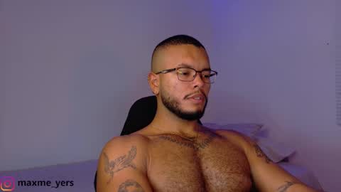 Snapshot of max_meyer chatting on October 11, 2025, 4:01 am max_meyer online show from October 11, 2025, 4:01 am