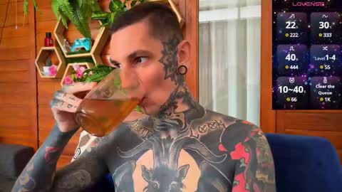 Snapshot of max_reaves chatting on December 24, 2024, 2:43 am online show from December 24, 2024, 2:43 am