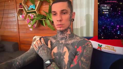 Snapshot of max_reaves chatting on December 25, 2024, 5:05 am online show from December 25, 2024, 5:05 am