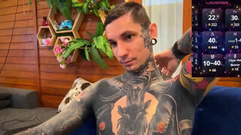 Snapshot of max_reaves chatting on January 2, 2025, 2:00 am online show from January 2, 2025, 2:00 am