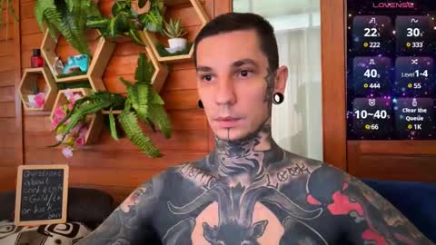 Snapshot of max_reaves chatting on January 4, 2025, 1:42 am online show from January 4, 2025, 1:42 am