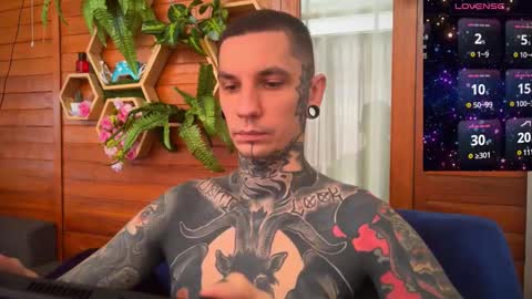 Snapshot of max_reaves chatting on January 17, 2025, 2:08 am online show from January 17, 2025, 2:08 am